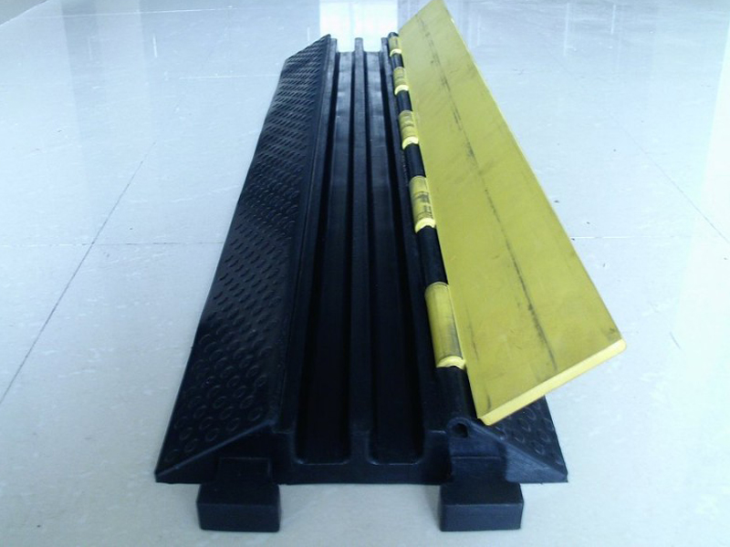 2 channel Rubber Cable Ramp Protector 02